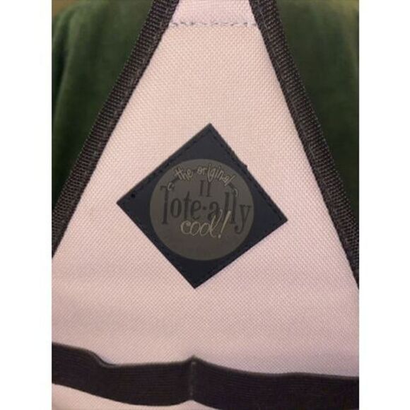 AMMs The Original Tote-Ally Cool On-the-Go Scrapbook Canvas Craft Pink Camo Bag - Picture 3 of 7